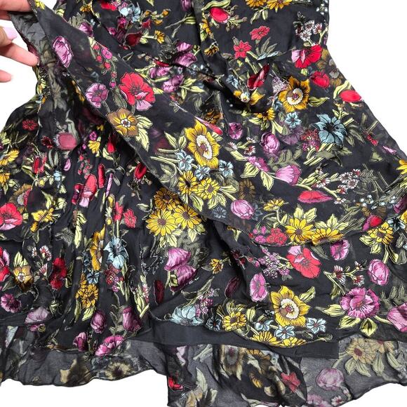 Alice + Olivia Moore Floral Flutter Sleeve Tiered Dress Size: 4 - Picture 4 of 6